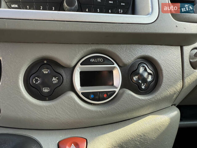 Черный Рено Трафик, объемом двигателя 2.5 л и пробегом 216 тыс. км за 16900 $, фото 29 на Automoto.ua