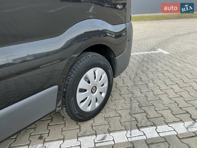 Черный Рено Трафик, объемом двигателя 2 л и пробегом 159 тыс. км за 15100 $, фото 25 на Automoto.ua