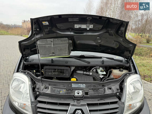 Черный Рено Трафик, объемом двигателя 2.5 л и пробегом 256 тыс. км за 14500 $, фото 27 на Automoto.ua