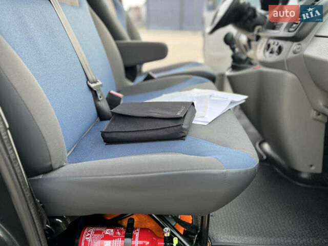 Черный Рено Трафик, объемом двигателя 2 л и пробегом 159 тыс. км за 15100 $, фото 54 на Automoto.ua