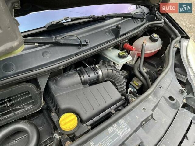 Чорний Рено Трафік, об'ємом двигуна 2 л та пробігом 440 тис. км за 12800 $, фото 17 на Automoto.ua