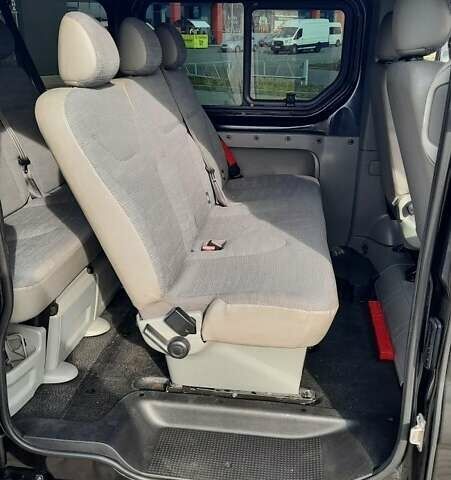 Черный Рено Трафик, объемом двигателя 2 л и пробегом 165 тыс. км за 15473 $, фото 4 на Automoto.ua