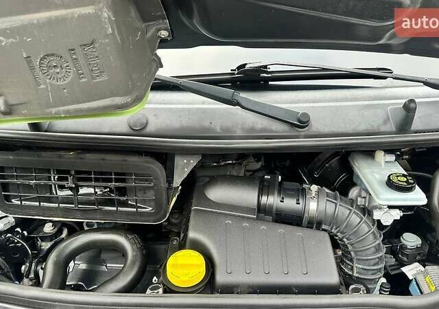 Черный Рено Трафик, объемом двигателя 2 л и пробегом 237 тыс. км за 13600 $, фото 19 на Automoto.ua