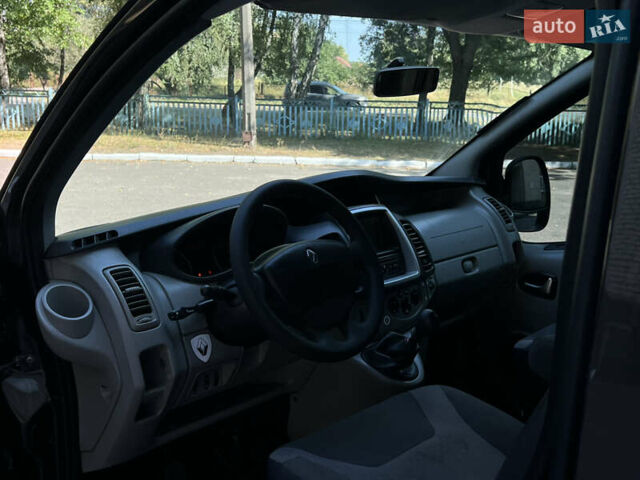 Черный Рено Трафик, объемом двигателя 2.5 л и пробегом 316 тыс. км за 14750 $, фото 42 на Automoto.ua