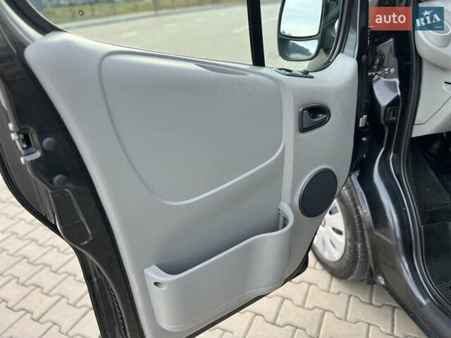 Чорний Рено Трафік, об'ємом двигуна 2 л та пробігом 159 тис. км за 13900 $, фото 39 на Automoto.ua