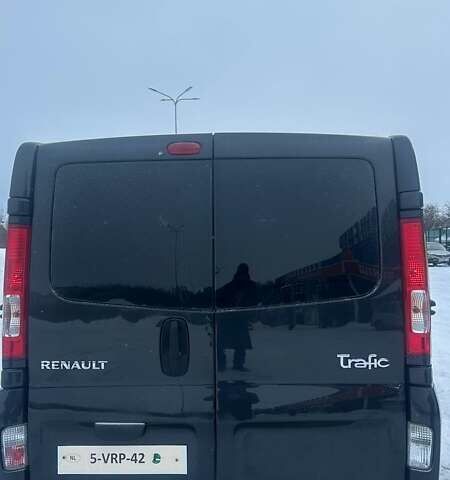Черный Рено Трафик, объемом двигателя 2.5 л и пробегом 195 тыс. км за 14300 $, фото 3 на Automoto.ua