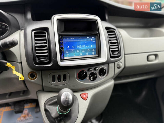 Черный Рено Трафик, объемом двигателя 2.5 л и пробегом 256 тыс. км за 14500 $, фото 13 на Automoto.ua