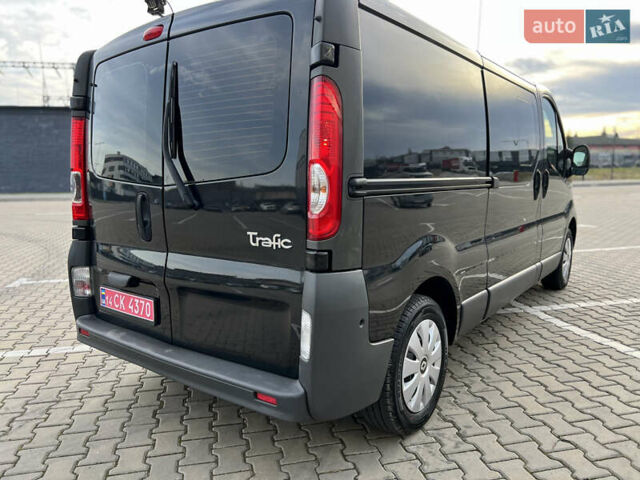 Черный Рено Трафик, объемом двигателя 2 л и пробегом 159 тыс. км за 15100 $, фото 29 на Automoto.ua
