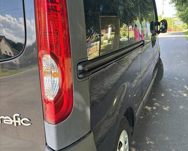 Чорний Рено Трафік, об'ємом двигуна 2 л та пробігом 334 тис. км за 13000 $, фото 7 на Automoto.ua