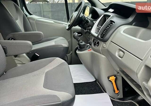 Черный Рено Трафик, объемом двигателя 2 л и пробегом 237 тыс. км за 13600 $, фото 8 на Automoto.ua