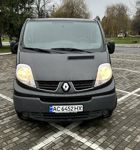 Черный Рено Трафик, объемом двигателя 2 л и пробегом 276 тыс. км за 12800 $, фото 1 на Automoto.ua