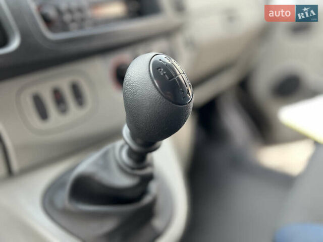 Черный Рено Трафик, объемом двигателя 2 л и пробегом 159 тыс. км за 15100 $, фото 45 на Automoto.ua