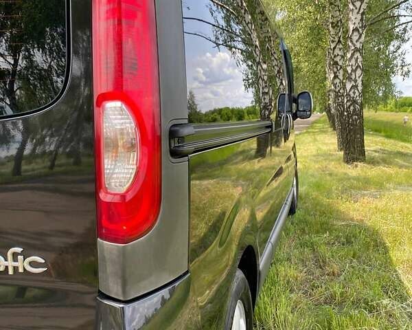 Черный Рено Трафик, объемом двигателя 2 л и пробегом 263 тыс. км за 14999 $, фото 8 на Automoto.ua