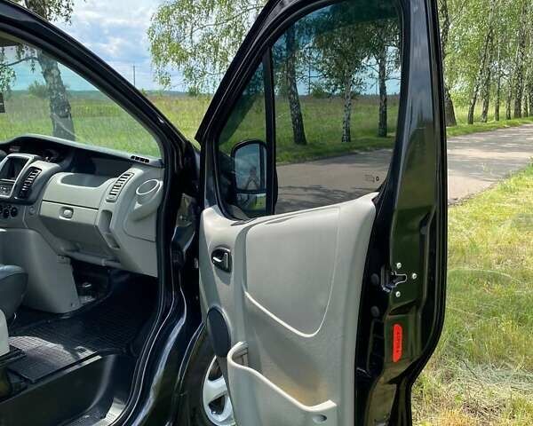 Черный Рено Трафик, объемом двигателя 2 л и пробегом 263 тыс. км за 14999 $, фото 16 на Automoto.ua
