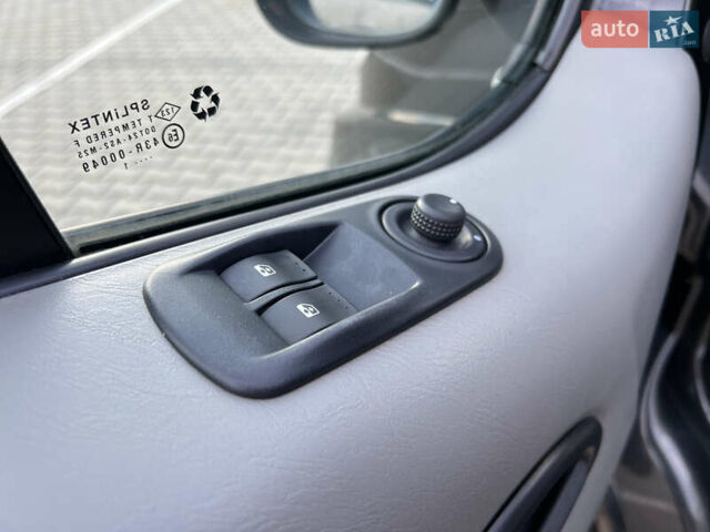 Чорний Рено Трафік, об'ємом двигуна 2 л та пробігом 159 тис. км за 13900 $, фото 40 на Automoto.ua