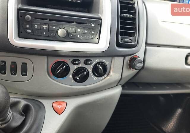 Черный Рено Трафик, объемом двигателя 2 л и пробегом 176 тыс. км за 15999 $, фото 12 на Automoto.ua