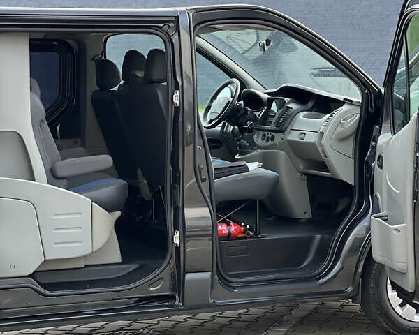 Черный Рено Трафик, объемом двигателя 2 л и пробегом 159 тыс. км за 15100 $, фото 82 на Automoto.ua