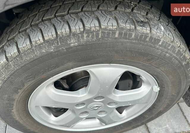 Черный Рено Трафик, объемом двигателя 2 л и пробегом 237 тыс. км за 13600 $, фото 14 на Automoto.ua