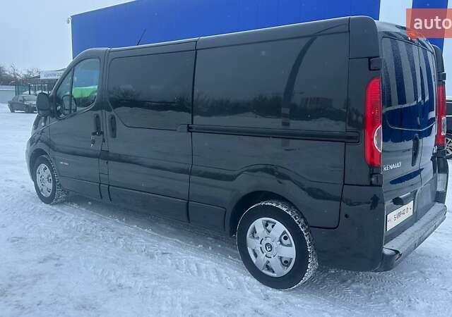 Черный Рено Трафик, объемом двигателя 2.5 л и пробегом 195 тыс. км за 14300 $, фото 2 на Automoto.ua