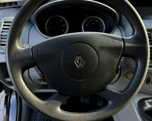 Черный Рено Трафик, объемом двигателя 2.5 л и пробегом 216 тыс. км за 16900 $, фото 25 на Automoto.ua