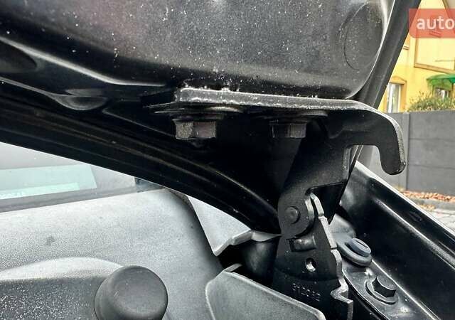 Черный Рено Трафик, объемом двигателя 2 л и пробегом 237 тыс. км за 13600 $, фото 18 на Automoto.ua