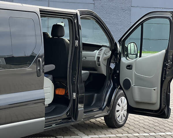 Черный Рено Трафик, объемом двигателя 2 л и пробегом 159 тыс. км за 15100 $, фото 81 на Automoto.ua