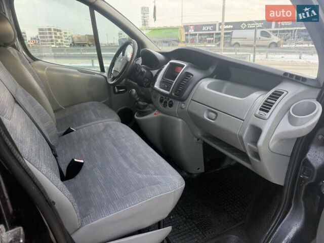 Чорний Рено Трафік, об'ємом двигуна 2 л та пробігом 231 тис. км за 12999 $, фото 12 на Automoto.ua