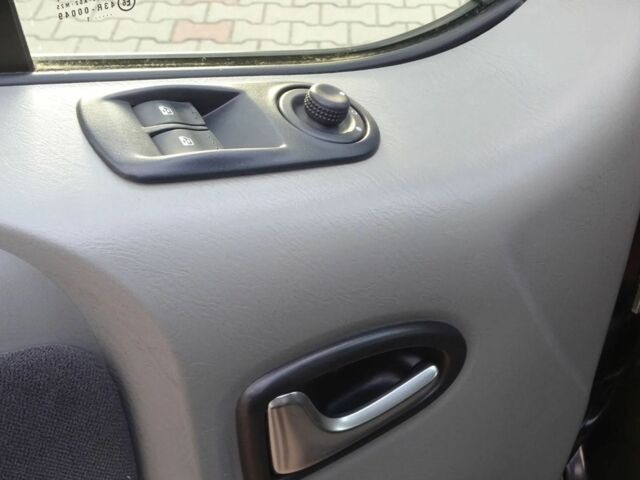 Рено Трафик 2011 в Николаеве на Automoto.ua Черный Рено Трафик, объемом двигателя 2 л и пробегом 256 тыс. км за 8200 $, фото 12 на Automoto.ua