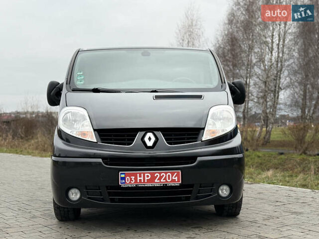 Черный Рено Трафик, объемом двигателя 2.5 л и пробегом 256 тыс. км за 14500 $, фото 3 на Automoto.ua