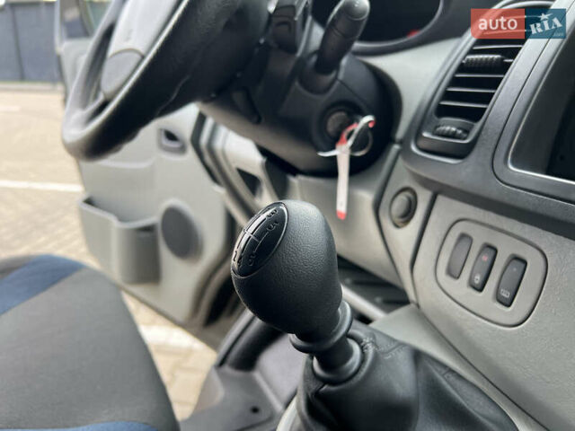 Чорний Рено Трафік, об'ємом двигуна 2 л та пробігом 159 тис. км за 13900 $, фото 56 на Automoto.ua