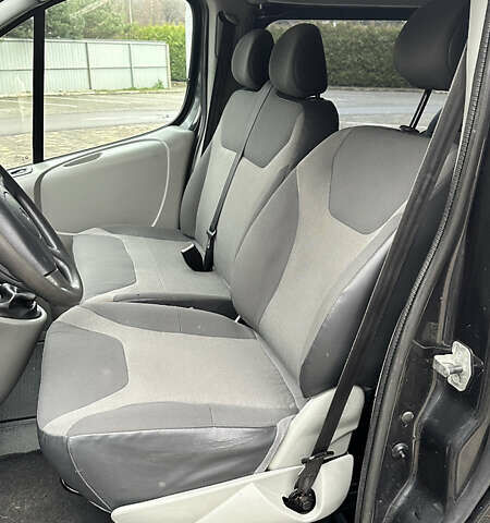 Черный Рено Трафик, объемом двигателя 2 л и пробегом 276 тыс. км за 12800 $, фото 10 на Automoto.ua