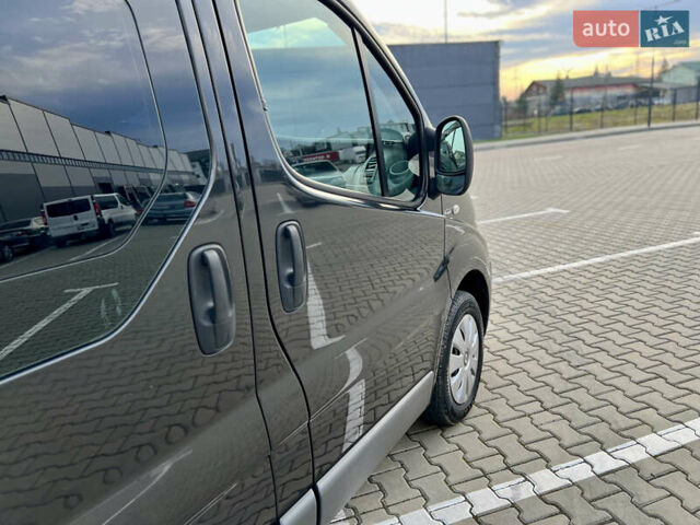 Чорний Рено Трафік, об'ємом двигуна 2 л та пробігом 159 тис. км за 13900 $, фото 33 на Automoto.ua