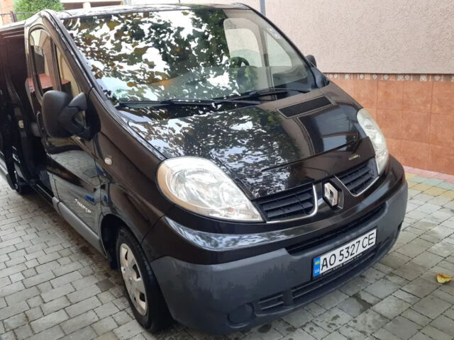 Черный Рено Трафик, объемом двигателя 2 л и пробегом 165 тыс. км за 15473 $, фото 2 на Automoto.ua