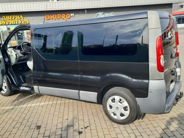 Черный Рено Трафик, объемом двигателя 2 л и пробегом 165 тыс. км за 15473 $, фото 1 на Automoto.ua