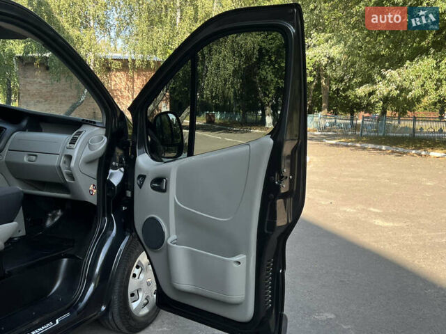 Черный Рено Трафик, объемом двигателя 2.5 л и пробегом 316 тыс. км за 14750 $, фото 43 на Automoto.ua
