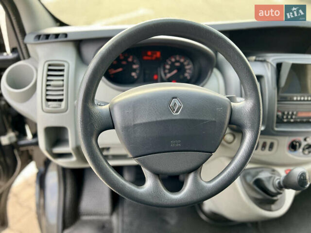 Черный Рено Трафик, объемом двигателя 2 л и пробегом 159 тыс. км за 15100 $, фото 43 на Automoto.ua