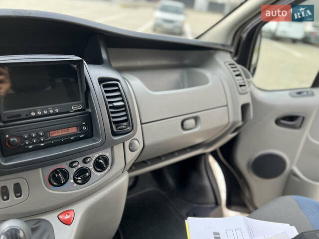 Черный Рено Трафик, объемом двигателя 2 л и пробегом 159 тыс. км за 15100 $, фото 47 на Automoto.ua