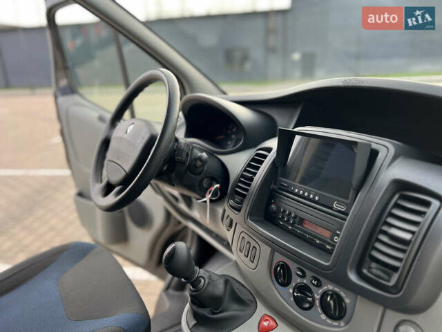 Черный Рено Трафик, объемом двигателя 2 л и пробегом 159 тыс. км за 15100 $, фото 57 на Automoto.ua