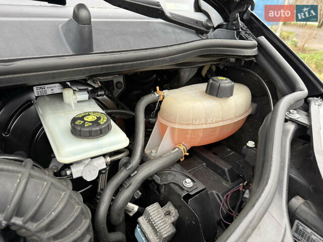 Черный Рено Трафик, объемом двигателя 2.5 л и пробегом 256 тыс. км за 14500 $, фото 28 на Automoto.ua