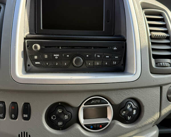 Черный Рено Трафик, объемом двигателя 2.5 л и пробегом 216 тыс. км за 16900 $, фото 28 на Automoto.ua