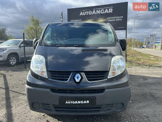 Черный Рено Трафик, объемом двигателя 2 л и пробегом 463 тыс. км за 8700 $, фото 4 на Automoto.ua