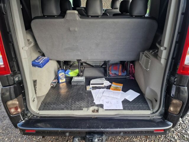 Чорний Рено Трафік, об'ємом двигуна 2 л та пробігом 176 тис. км за 8700 $, фото 12 на Automoto.ua