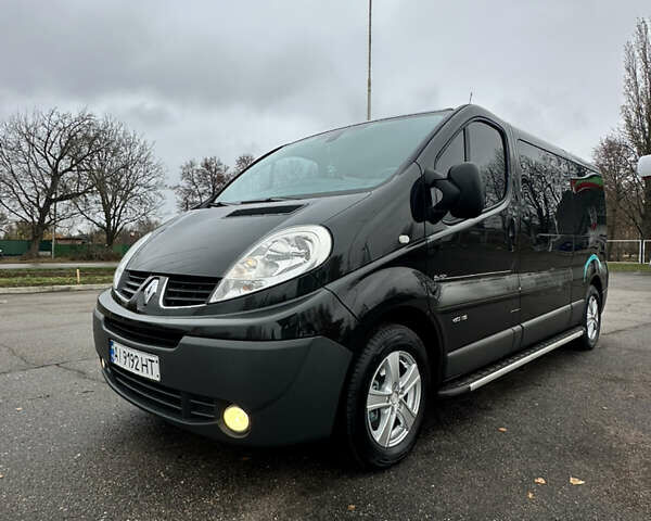 Черный Рено Трафик, объемом двигателя 2 л и пробегом 293 тыс. км за 12500 $, фото 1 на Automoto.ua