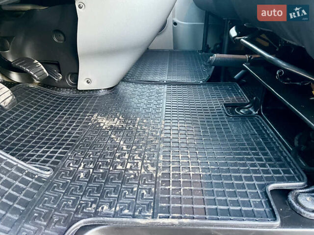 Черный Рено Трафик, объемом двигателя 2 л и пробегом 240 тыс. км за 14499 $, фото 23 на Automoto.ua