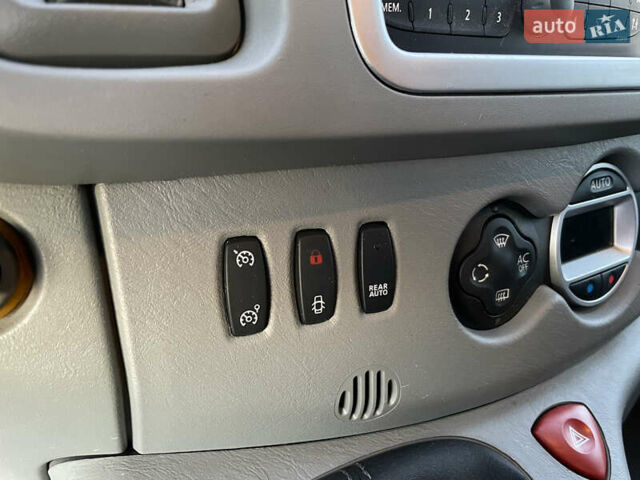 Черный Рено Трафик, объемом двигателя 2 л и пробегом 201 тыс. км за 17900 $, фото 38 на Automoto.ua