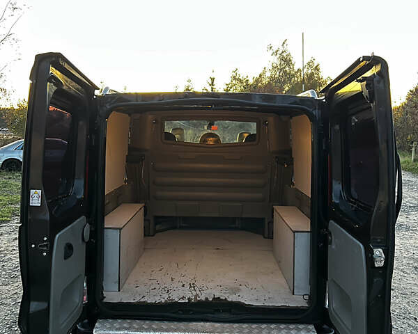 Чорний Рено Трафік, об'ємом двигуна 2 л та пробігом 270 тис. км за 15699 $, фото 20 на Automoto.ua