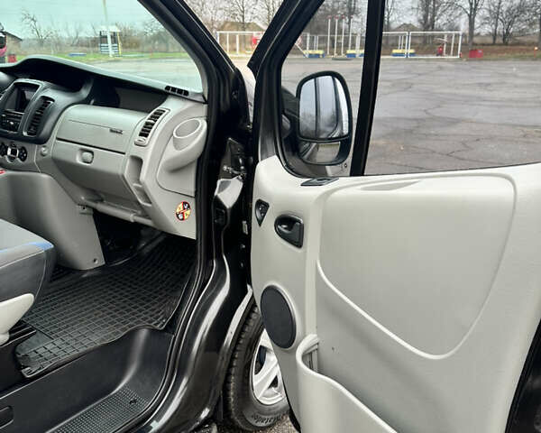 Черный Рено Трафик, объемом двигателя 2 л и пробегом 293 тыс. км за 12500 $, фото 35 на Automoto.ua