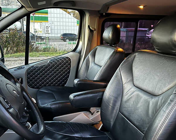 Чорний Рено Трафік, об'ємом двигуна 2 л та пробігом 270 тис. км за 15699 $, фото 10 на Automoto.ua