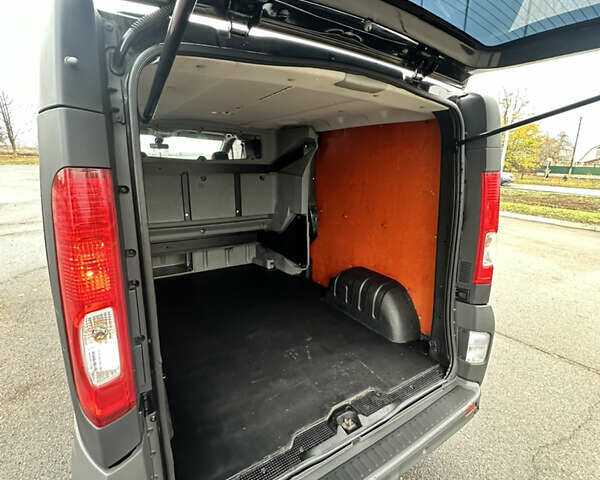 Черный Рено Трафик, объемом двигателя 2 л и пробегом 293 тыс. км за 12500 $, фото 48 на Automoto.ua