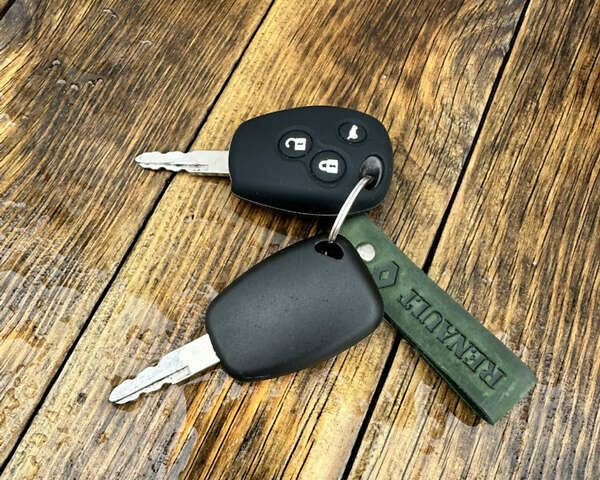 Черный Рено Трафик, объемом двигателя 2 л и пробегом 293 тыс. км за 12500 $, фото 54 на Automoto.ua